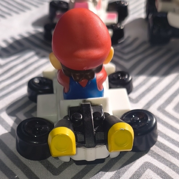 Set of 4 Mario Kart 8 Deluxe McDonald's Toys - Mario Luigi Peach Donkey Kong DK - Picture 4 of 16